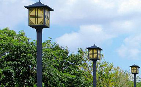 太阳能叶城庭院灯怎么选亮度与续航更耐用
